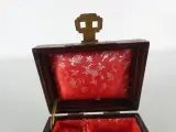 Vintage 3-Delige Chinese Sieradenset – foto 27 – kavel bij De Kringwinkel, Heverlee