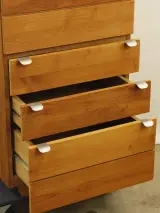 Massief teakhouten kast - strak, tijdloos design - 3 laden + kastgedeelte met vakken – foto 11 – kavel bij De Kringwinkel, Antwerpen