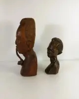 Twee Afrikaanse houten bustes, handgesneden, 20e eeuw – foto 3 – kavel bij De Kringwinkel, Turnhout