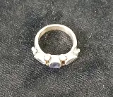 Set zilveren oorbellen met blauwe steentjes en ring met paarse steentjes – foto 7 – kavel bij De Kringwinkel, Turnhout