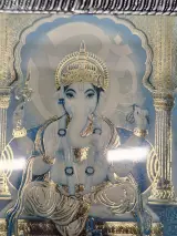 Paar van Indiase spirituele kistjes met reliëfopdruk van Ganesha en Saraswati – foto 14 – kavel bij De Kringwinkel, Gent