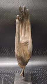 Thais bronzen Boeddha handfragment op houten voet – foto 8 – kavel bij De Kringwinkel, Gent