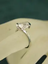 Sterling zilveren ring met heldere gefacetteerde steen – foto 3 – kavel bij De Kringwinkel, Antwerpen