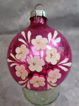 Set van 4 vintage glazen kerstballen met Bbloemmotief en pailletten – foto 4 – kavel bij De Kringwinkel, Gent
