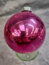 Set van 4 vintage glazen kerstballen met Bbloemmotief en pailletten – foto 5 – kavel bij De Kringwinkel, Gent