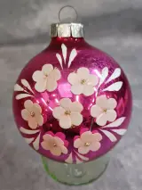 Set van 4 vintage glazen kerstballen met Bbloemmotief en pailletten – foto 8 – kavel bij De Kringwinkel, Gent