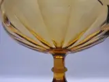 Art-Deco fruitschaal op voet in amberkleurig persglas – foto 6 – kavel bij De Kringwinkel, Gent