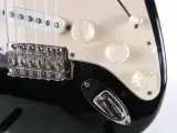 Fender American Standard Stratocaster (USA, 2003) – Black – Echte Player's Guitar! – foto 5 – kavel bij De Kringwinkel, Heverlee