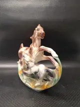 Keramiekkunstwerk van paarden met parelmoerglazuur – foto 4 – kavel bij De Kringwinkel, Gent