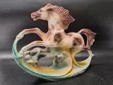Keramiekkunstwerk van paarden met parelmoerglazuur – foto 5 – kavel bij De Kringwinkel, Gent