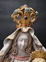 Gekroonde Madonna met Jezuskind en engeltjes in de stijl van Eugenio Pattarino – foto 3 – kavel bij De Kringwinkel, Gent