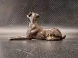 Bronzen beeldje van een liggende windhond in Art-Deco stijl – foto 3 – kavel bij De Kringwinkel, Gent