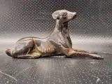 Bronzen beeldje van een liggende windhond in Art-Deco stijl – foto 4 – kavel bij De Kringwinkel, Gent