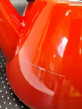 Originele Le Creuset Kone fluitketel in de kleur oranjerood – foto 7 – kavel bij De Kringwinkel, Gent