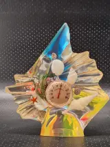 Set van vier siervoorwerpen van lucite met botanische en maritieme insluitsels - Mid-Century Modern – foto 9 – kavel bij De Kringwinkel, Gent