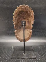 Set van 2 decoratieve tribale maskers in resin op metalen sokkel – foto 15 – kavel bij De Kringwinkel, Gent