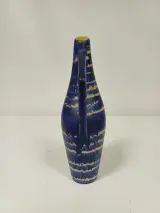 Blauwe keramische vaas met handvat – foto 2 – kavel bij De Kringwinkel, Ronse