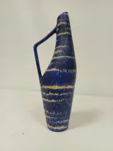 Blauwe keramische vaas met handvat – foto 5 – kavel bij De Kringwinkel, Ronse