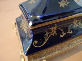 Set van 2 antieke kandelaars in klassieke Franse Empire-stijl – foto 10 – kavel bij De Kringwinkel, Herzele