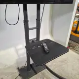 Monitor op verrijdbare standaard, Samsung, DC55E – foto 2 – kavel bij Domeinen Roerende Zaken, Groningen