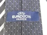Set van 13 zijden dassen met voetbalmemorabilia – foto 5 – kavel bij De Kringwinkel, Heverlee