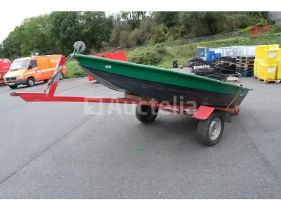 Boot met aanhanger – kavel bij Auctelia, Cuesmes