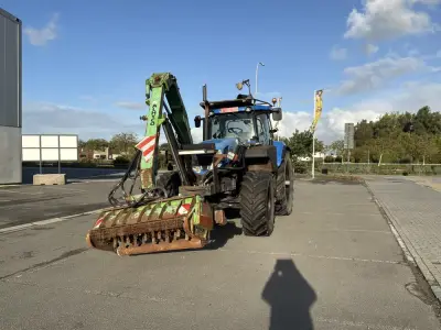 2015 New Holland T7.220 4WD SA vierwielaangedreven tractor met armmaaier – kavel bij Dome Auctions, Depot Deinze