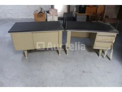 2 Vintage Metalen Bureaus – kavel bij Auctelia, Charleroi