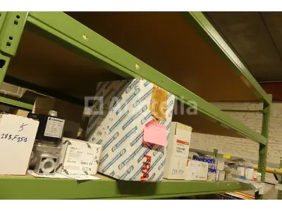 Set accessoires voor gasverwarming (gas-solenoïdekleppen, gasblok, thermostaten, lassen) – kavel bij Auctelia, Charleroi
