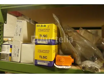 Set thermostaten en diverse verwarmingsaccessoires – kavel bij Auctelia, Charleroi