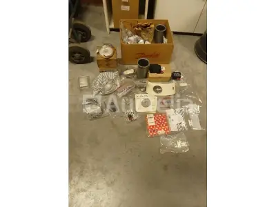 Set accessoires voor een oliebrander (oliepomp, elektroden, transformator, enz.). (+/- 30 stuks) – kavel bij Auctelia, Charleroi