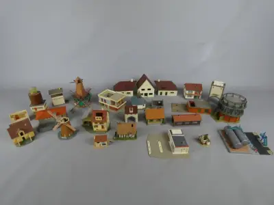 Set van diverse modelhuisjes voor modelbouw – kavel bij De Kringwinkel, Diest