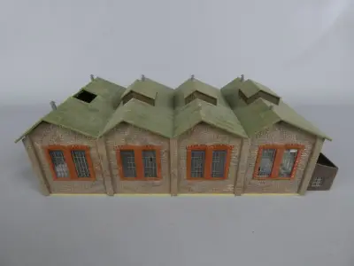 Modelbouw fabriekshal met groene daken – kavel bij De Kringwinkel, Diest