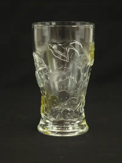 Vintage Franse Vaas van Geperst Glas – Bloemenreliëf – kavel bij De Kringwinkel, Antwerpen