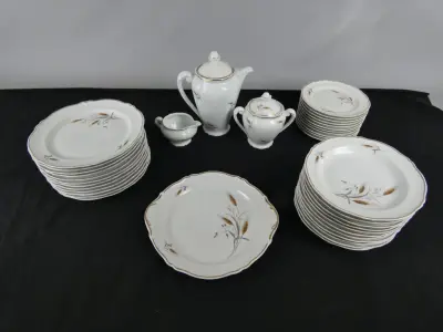 Porseleinen servies Limoges met gouddecoratie – kavel bij De Kringwinkel, Diest