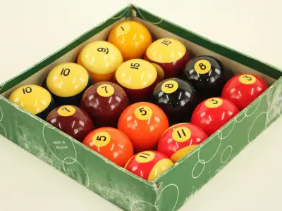 Set van 16 poolballen in doos – kavel bij De Kringwinkel, Antwerpen