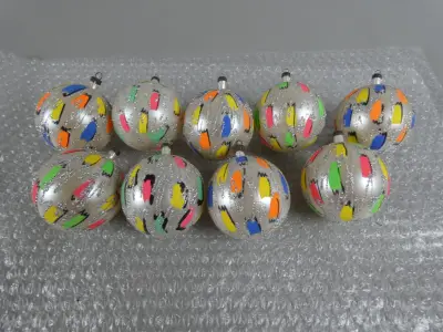 9 kleurrijke kerstballen – kavel bij De Kringwinkel, Diest