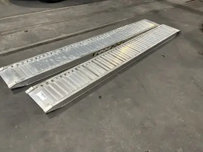 Aluminium oprijplaten met lip (ongebruikt) (2x) – kavel bij Dome Auctions, Depot Deinze