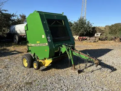 1998 John-Deere 580 ronde balenpers – kavel bij Dome Auctions, Ronquières