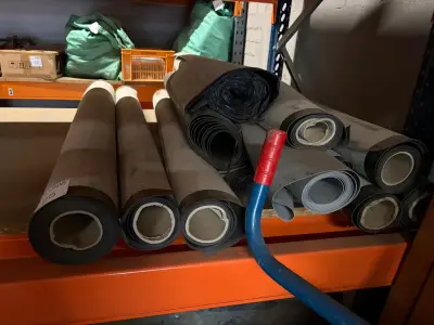 Diverse dakbedekkingsrubber en dakleer – kavel bij HNVI, Valkenswaard