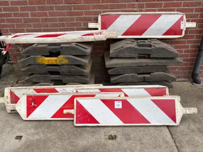 6 x Wegafzetting – kavel bij HNVI, Valkenswaard