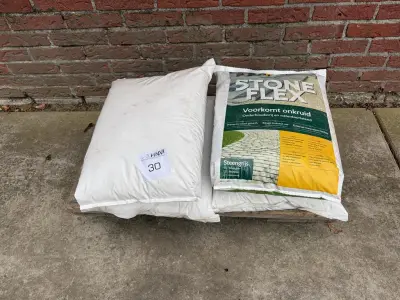 3 Zakken superfijn voegzand wit en 1 zak stoneflex voegenzand – kavel bij HNVI, Valkenswaard