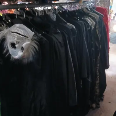Ca. 97x Halloween heks – kavel bij Onlineveilingmeester, Drachten