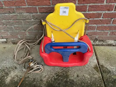 Peuterschommel met haken – kavel bij HNVI, Valkenswaard