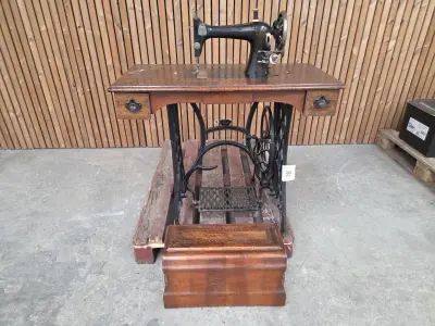 Antieke Naaimachine Margot – kavel bij Hammertime
