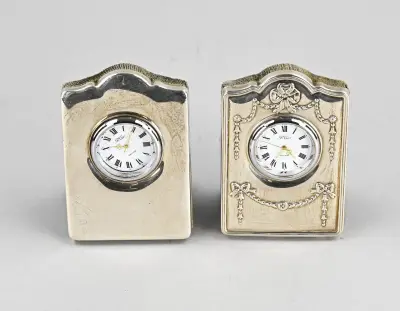 2 Bureauklokjes met zilver – kavel bij Twents Veilinghuis