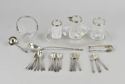Kristallen roomstel met zilver – kavel bij Twents Veilinghuis
