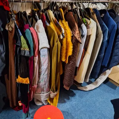 Ca. 30x Viking kleding – kavel bij Onlineveilingmeester, Drachten