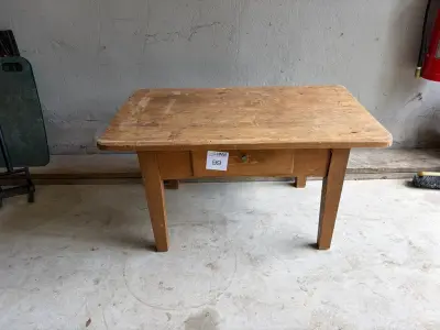 Houten salontafeltje 56 x 93 – kavel bij HNVI, Valkenswaard