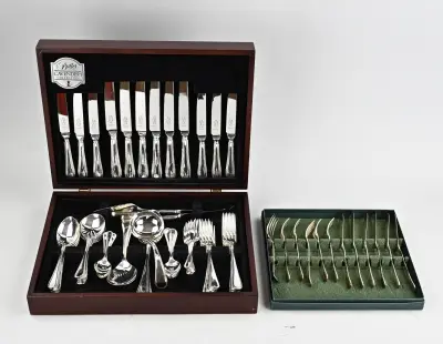 Cassete met plated bestek en viscouvert – kavel bij Twents Veilinghuis